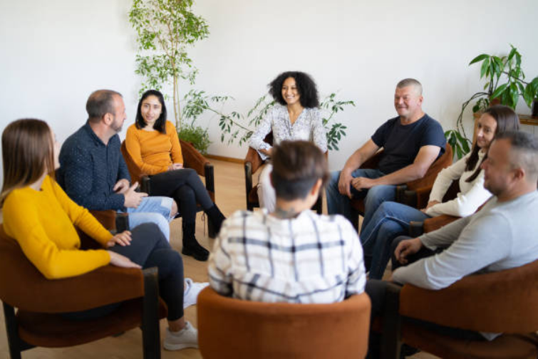62d1a9d42a5d0e51df1e4188-terapia-em-grupo.png